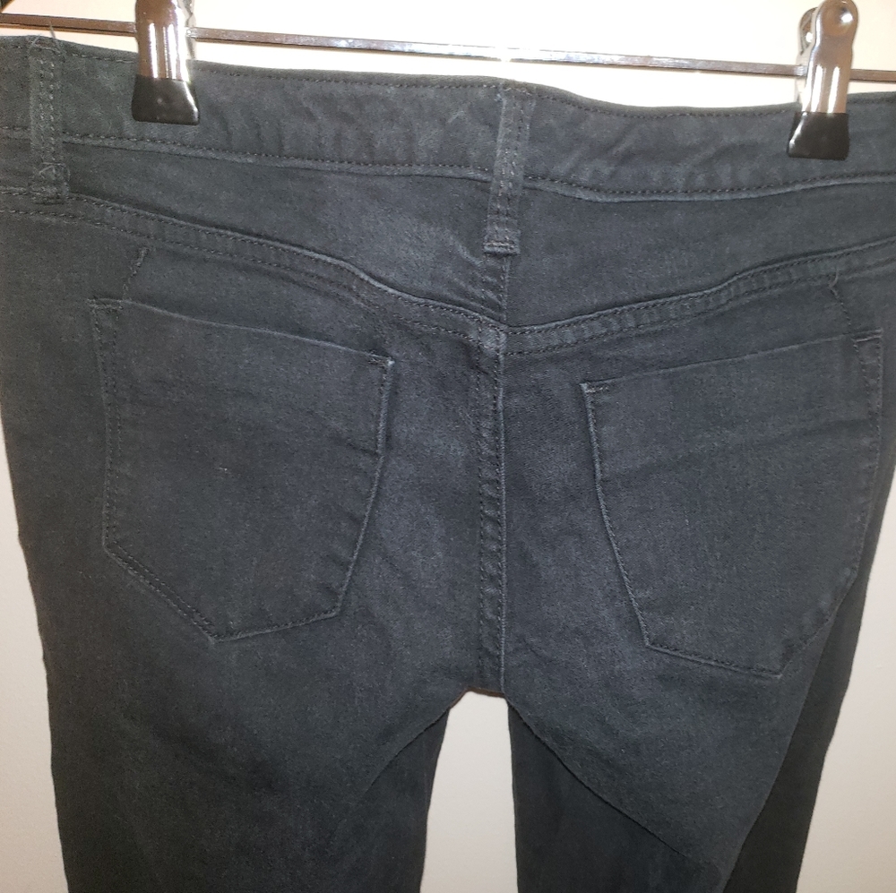 BLACK Size 4 stretchy Mid Rise Jeggings